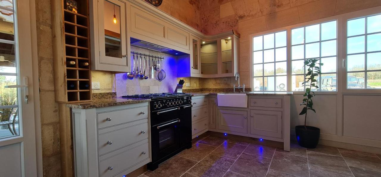 Dom Peyreton Prestige Cottages Set In A Charming Wine Property Villegouge Exterior photo