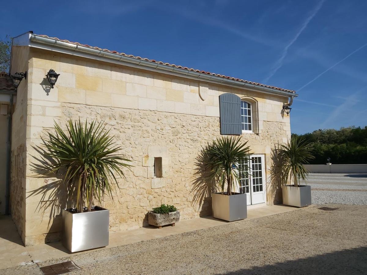 Dom Peyreton Prestige Cottages Set In A Charming Wine Property Villegouge Exterior photo